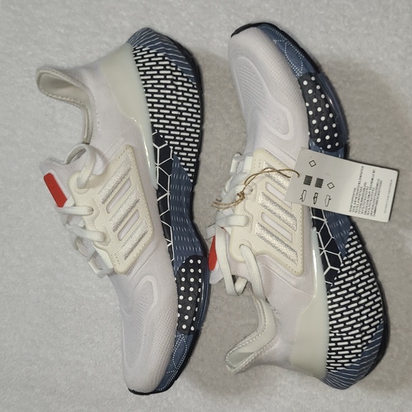 Adidas Ultra Boost 22 Patchwork Graphic Mens Size 6.5 Cloud White GW6912 - Picture 4 of 10